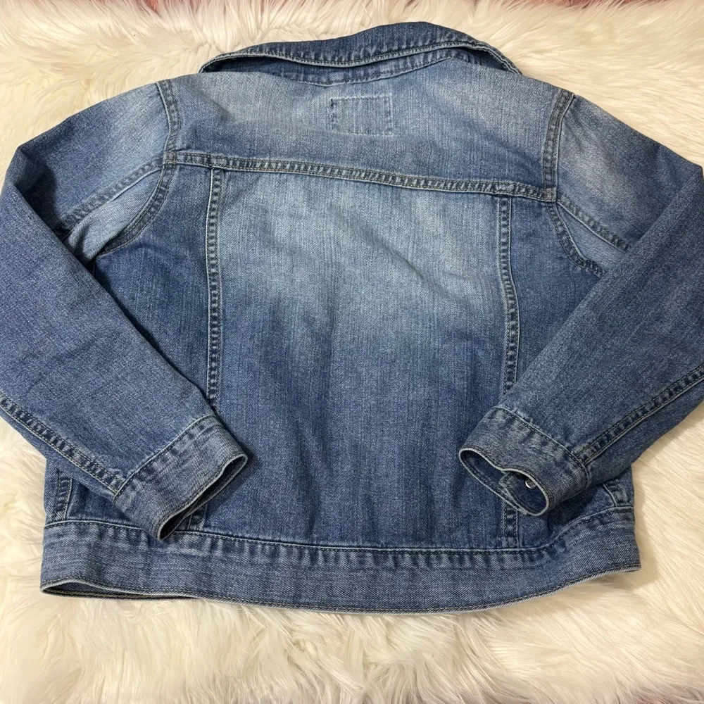 The Children’s Place Medium Wash Button Front Denim Jacket - Boys Size M (7/8)